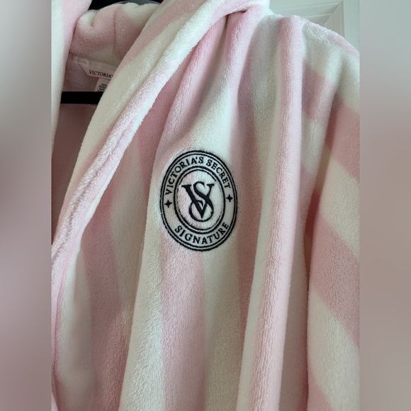 Victoria's Secret Cozy Plush Robe - Picture 4 of 6